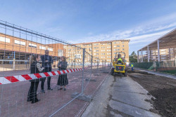 Torrelavega arranca su proyecto de naturalización de patios escolares en el colegio José Luis Hidalgo