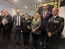  Torrelavega distingue a la Policía Nacional por su bicentenario y su labor "esencial"
