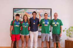 Torrelavega felicita a los nadadores Teo del Riego, Marco León y Elia Díaz por su éxito en los campeonatos de España