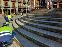 Torrelavega mejora la accesibilidad de los espacios públicos urbanizados para las personas con baja visión