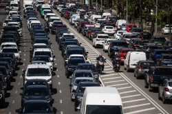 Tr&aacute;fico lento en varios puntos de entrada a Madrid, Baracaldo, Barcelona, Valencia o Sevilla tras el apag&oacute;n