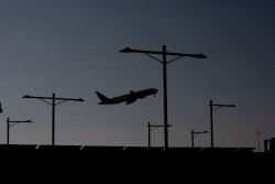Transportes advierte de que otros aeropuertos europeos atraer&aacute;n el tr&aacute;fico que El Prat no asuma