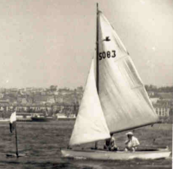 Tras 80 años haciendo vela en Santander, el Snipe entra en el Museo Marítimo del Cantábrico