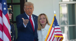 Trump asegura ante Meloni que espera llegar a un acuerdo con la UE antes de que termine la pausa de los aranceles