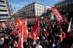 UGT y CCOO se manifiestan sin apenas eco, porque no se sabe contra quien se manifiestan