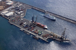 Un armador con 49 polizones rechaza atracar en Lanzarote tras negarse a depositar la fianza de un mill&oacute;n de euros