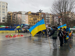 Un centenar de ucranianos se concentran en Santander para condenar los dos años de guerra