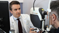 Un especialista del Clínico San Carlos, reconocido como mejor oftalmólogo joven de América, España y Portugal