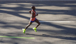 Un estudio halla que los suplementos de electrolitos no previenen enfermedades en los atletas