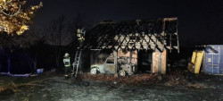 Un incendio calcina una vivienda y dos veh&iacute;culos en Argomilla de Cay&oacute;n
