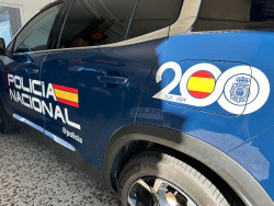 Un individuo roba  en patinete en un centro comercial del  Alisal