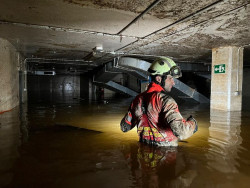  Un nuevo equipo de bomberos voluntarios de Torrelavega parte hacia la zona afectada por la DANA