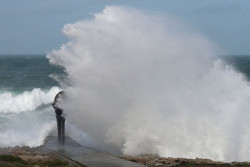 Un total de 13 provincias estar&aacute;n ma&ntilde;ana en aviso por fen&oacute;menos costeros, viento y lluvia