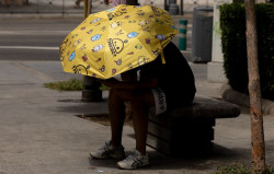 Un total de 14 provincias est&aacute;n este martes en aviso por calor, lluvia, tormentas y olas y habr&aacute; nubes y lluvias en el norte