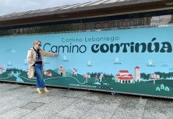 Un vinilo de 24 metros cuadrados promociona el Camino Lebaniego en el centro de Santander