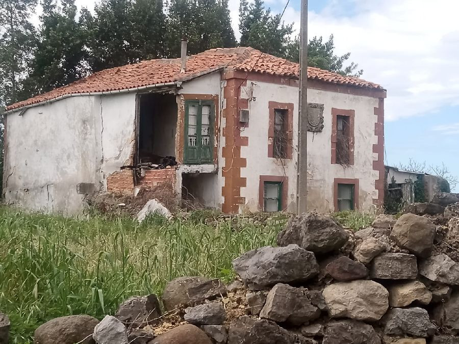 Una hist&oacute;rica casona monta&ntilde;esa en Orejo en riesgo de derrumbe entra en la Lista Roja de Hispania Nostra