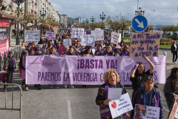  Una marea violeta recorre Santander para condenar la violencia machista: "Tenemos que pararlo"