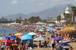 Una ola de calor llega este domingo a la Pen&iacute;nsula, con m&aacute;ximas de casi 45&ordm;C, y durar&aacute; hasta el martes
