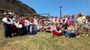 Una placa recuerda desde hoy a la exdirectora del Grupo de Danzas Santa Justa Conchi Garc&iacute;a en Ubiarco
