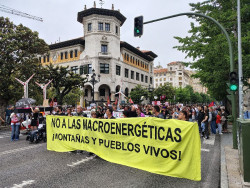 Unas 1.500 personas se manifiestan en Santander en contra de los polígonos eólicos y las plantas de biogás