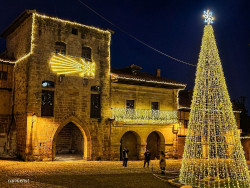 Unas 400.000 bombillas iluminarán desde hoy la Navidad en Santillana del Mar