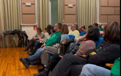 Unos 40 docentes de Cantabria se encierran en el IES Santa Clara por la adecuación salarial