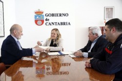Urrutia renueva el apoyo a los Bomberos Voluntarios de Santander con un nuevo convenio dotado con 12.000 euros