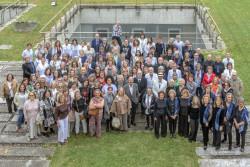 Valdecilla homenajea a los 135 profesionales jubilados en 2025: "El hospital es mejor desde que pasasteis por &eacute;l"