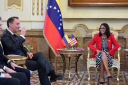 Venezuela firma nuevos acuerdos energ&eacute;ticos con empresas de Estados Unidos