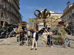 Vigo inicia el montaje de sus "12 millones" de luces de Navidad y Caballero clama: "Invito a toda Espa&ntilde;a a que se venga"