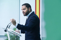 Vox avisa al PP que negociará el relevo de Mazón con el candidato Pérez Llorca, no con Génova