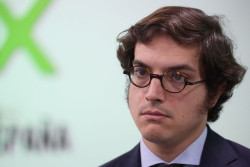 Vox critica que el PP pacte con el PSOE mientras "el golpe de Estado avanza": "Si no quieren pelear, que se aparten"
