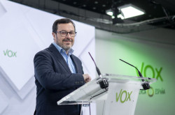 Vox dice que si S&aacute;nchez no responde con claridad a su letrada "sembrar&aacute; la duda de si usa a su mujer como testaferro"