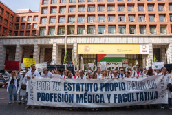 Vox muestra su apoyo a un Estatuto propio para los m&eacute;dicos frente a un "bipartidismo" que los "ha pisoteado"
