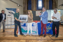 Vuela en Cantabria un pollo de quebrantahuesos nacido en libertad por primera vez en 100 años