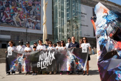 WWF Espa&ntilde;a "aulla por el lobo" en Madrid para reclamar la protecci&oacute;n de la especie y garantizar su supervivencia