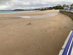 Y Neptuno rellen&oacute; la playa del Sardinero con arena