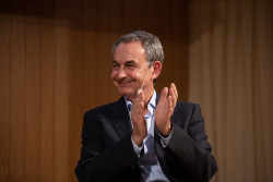 Zapatero con su inteligencia  trata de salvar a S&aacute;nchez y apunta que lo de sacar los asesinos a la calle es "irrelevantes"