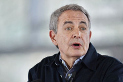 Zapatero critica a  Felipe Gonz&aacute;lez por no apoyar a S&aacute;nchez
