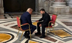 Zelenski cree que Trump ve Ucrania "de otra manera" tras su reuni&oacute;n en el Vaticano