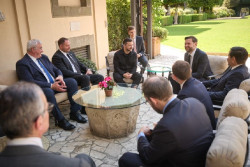 Zelenski se re&uacute;ne en Roma por primera vez con JD Vance desde la bronca de la Casa Blanca