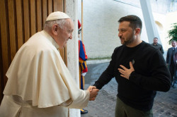 Zelensky se re&uacute;ne con el Papa en el Vaticano: "Es un gran honor"