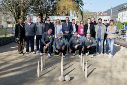 Zuloaga promociona el deporte cantabro en La Penilla que ya luce su bolera renovada tras una inversi&oacute;n de 18.000 euros