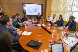 Zuloaga realiza un seguimiento del proyecto básico para la instalación de protonterapia