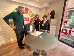 Zuloaga registra su precandidatura para repetir como l&iacute;der del PSOE c&aacute;ntabro "confiado" de sus posibilidades