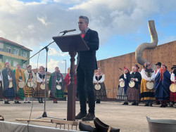 Zuloaga se suma al homenaje de Torrelavega a Guerra por su difusión del folclore y las danzas de Cantabria